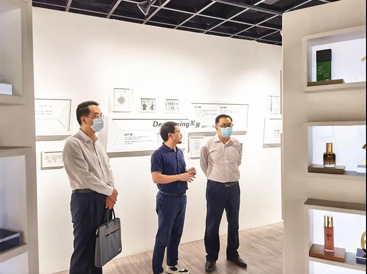 廣州市花都區(qū)領(lǐng)導蒞臨棟方股份調(diào)研考察