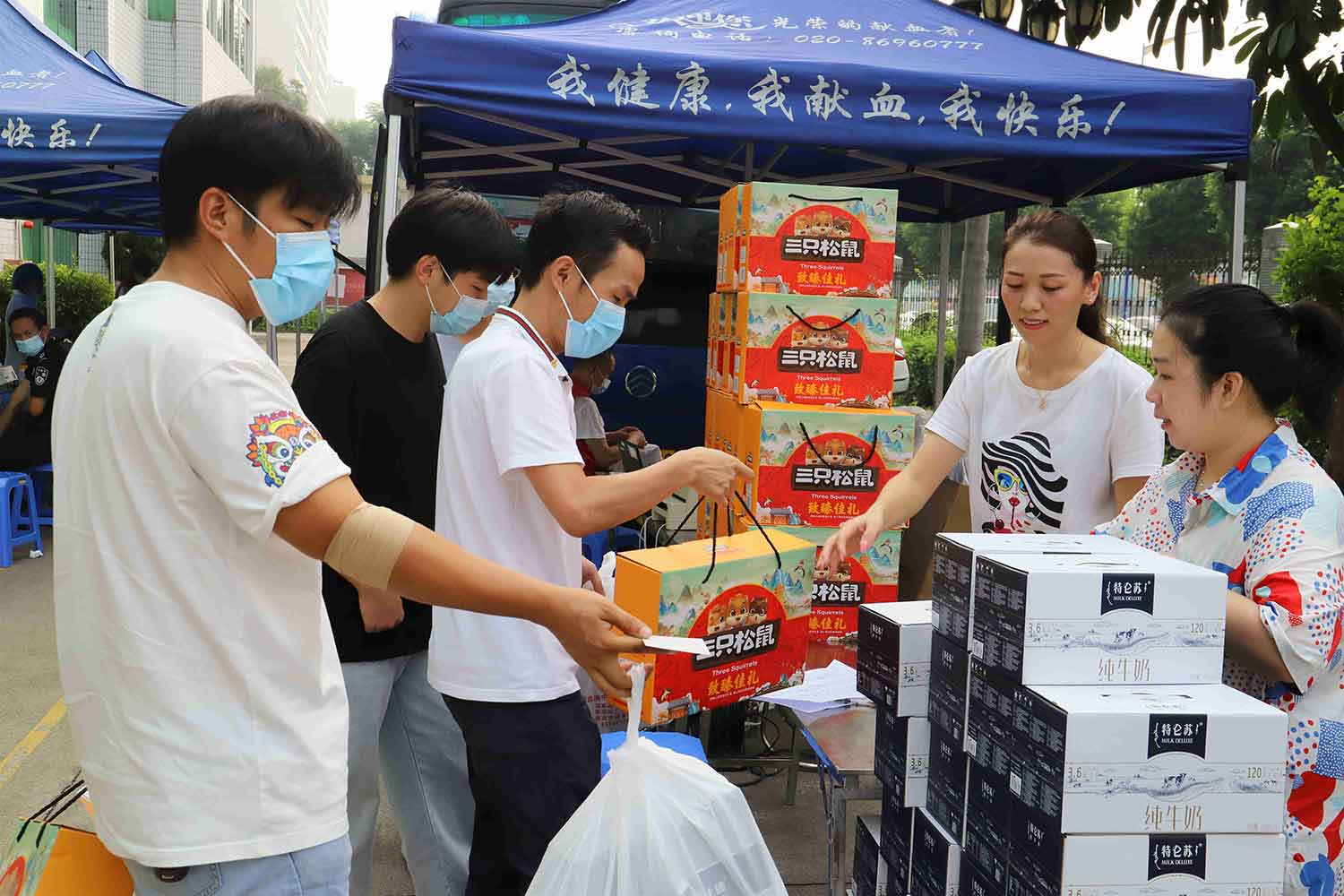 中秋獻愛心，讓愛傳遞